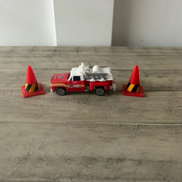 🚒🚨FDNY Lot of Transportation Vehicles with accessories🚑🚨 - Picture 4 of 13